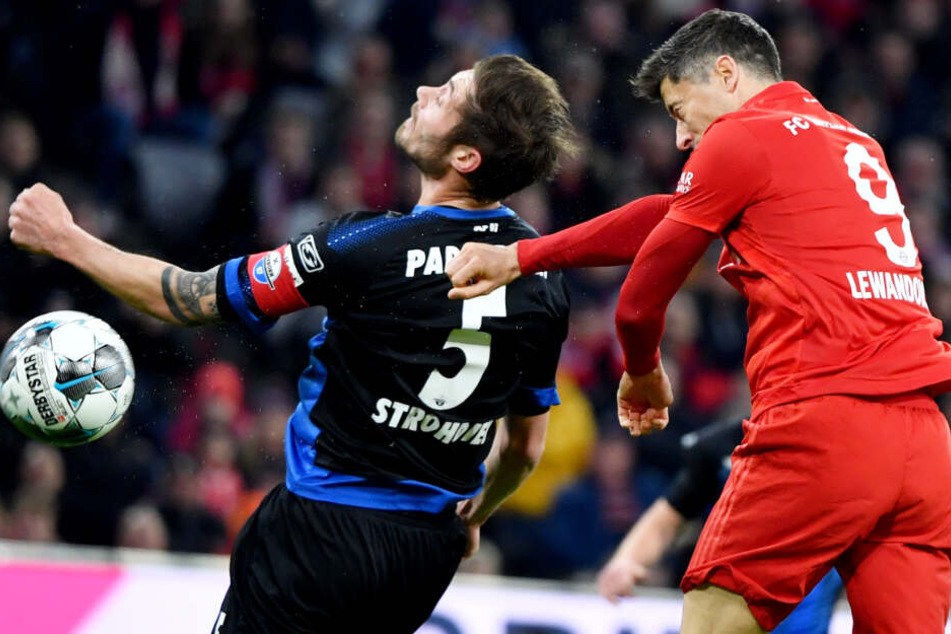 Robert Lewandowski (r.) scheiterte gegen den SC Paderborn mehrmals knapp.