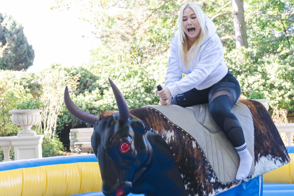 "Bull Riding ist genau mein Ding": Leipziger Influencerin begeistert bei "Like Us"