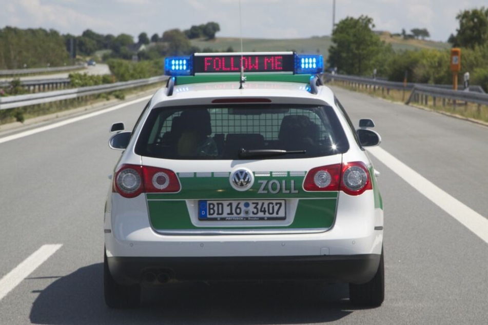 Auf der Autobahn A3 führten die Zöllner eine Routinekontrolle durch.