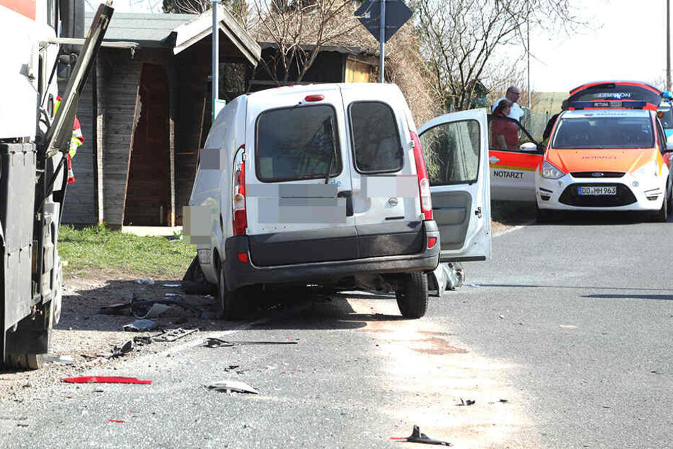Nach einer Kollision auf einer Kreisstraße ermittelt die Polizei zur Unfallursache.