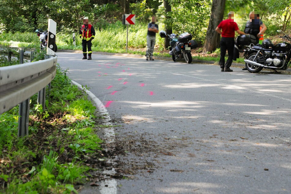 Motorrad knallt in Gegenverkehr: Biker in Klinik!