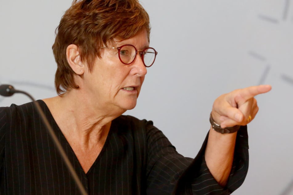 Der Landesrechnungshof, in Person von Brigitte Mandt, kritisiert die NRW-Landesregierung.