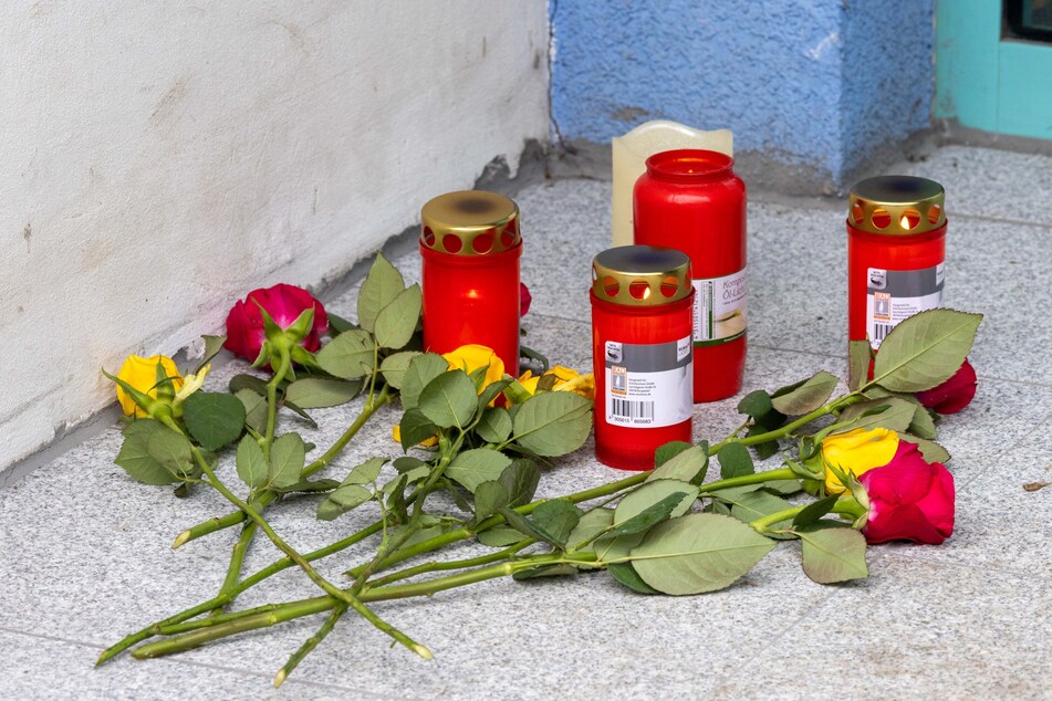 Trauernde legten Blumen und Kerzen in Prohlis nieder.
