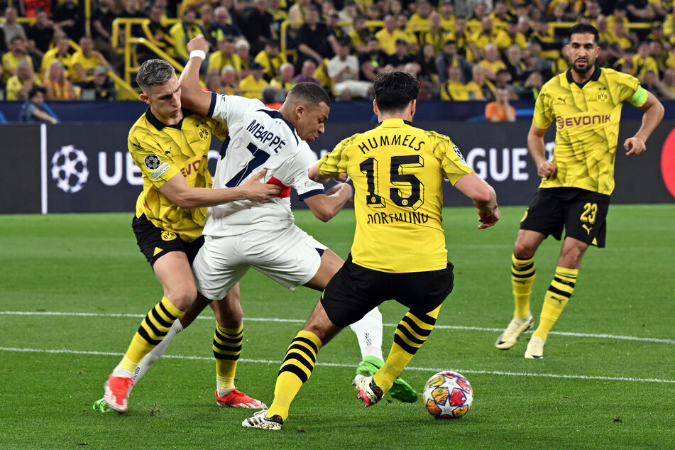 Im Hinspiel hatten die Dortmunder Kylian Mbappé (25, Nr. 7) und PSG im Griff. Das darf sich im Rückspiel gern wiederholen.