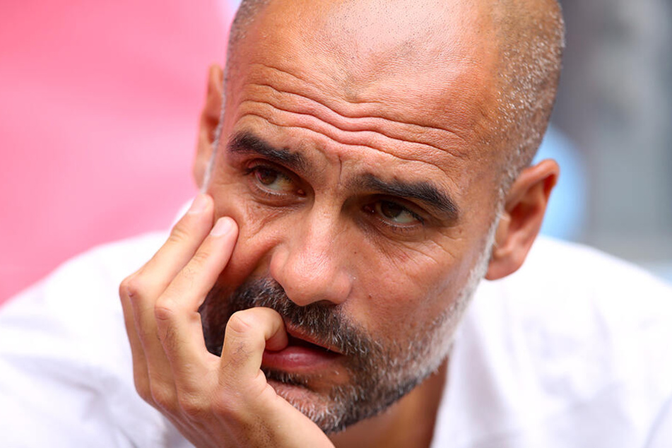 Ex-Bayern-Coach Pep Guardiola am Sonntag beim Community Shield. Der Spanier hat nach der Verletzung und dem eventuellen Abgang von Leroy Sane sowie der Causa Mahrez, bereits vor der Saison schon einige Sorgenfalten.