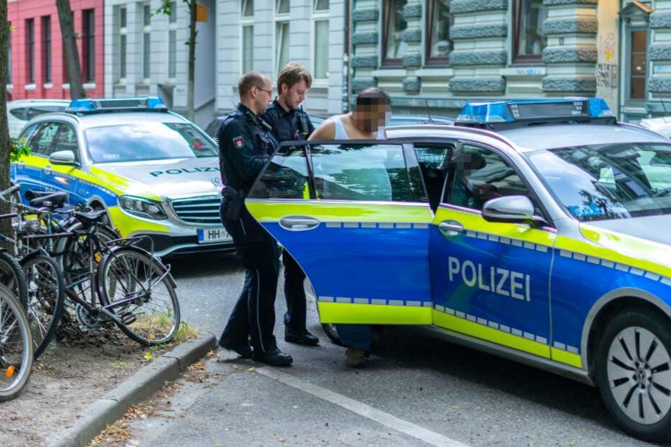 Die Beamten nahmen den Mann mit auf die Wache.