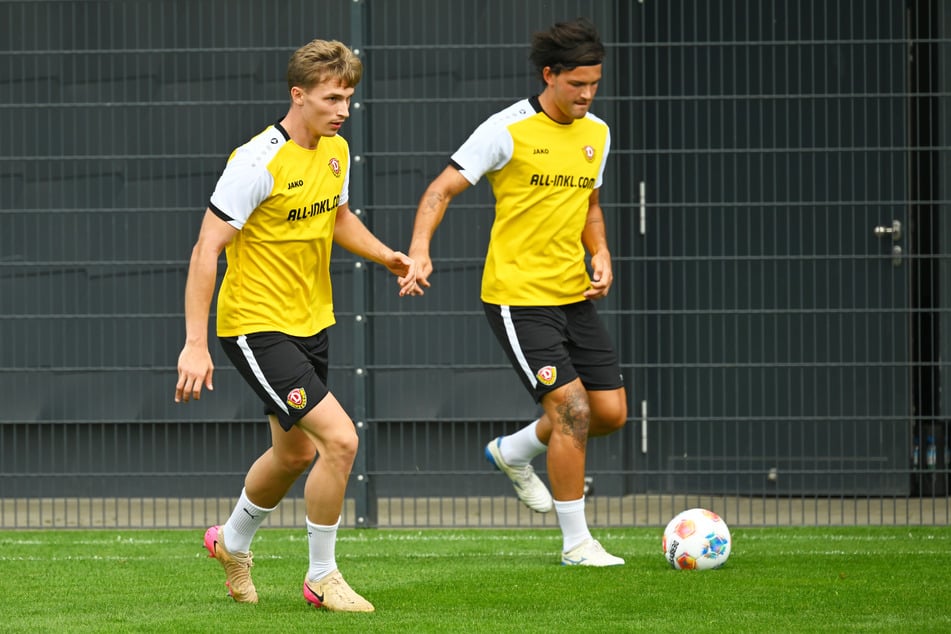 Seit Montag trainiert Julian Bock (21, l.) bei Dynamo Dresden mit und hinterließ auch gleich einen guten Eindruck bei Tim Schreiber (23).