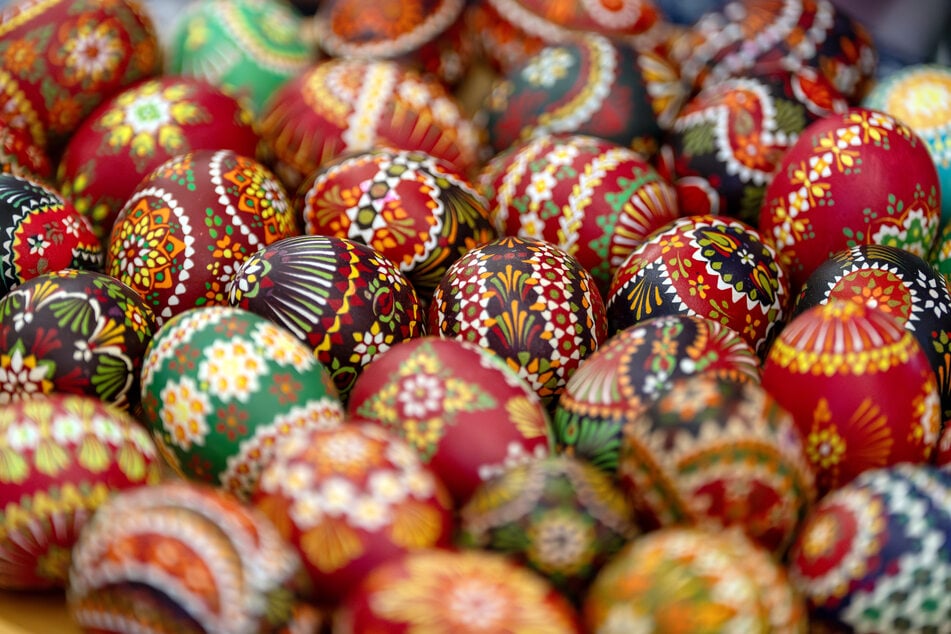 Im Sorbischen Museum Bautzen entstehen kunstvoll verzierte Ostereier in traditionellen Techniken. (Symbolfoto)