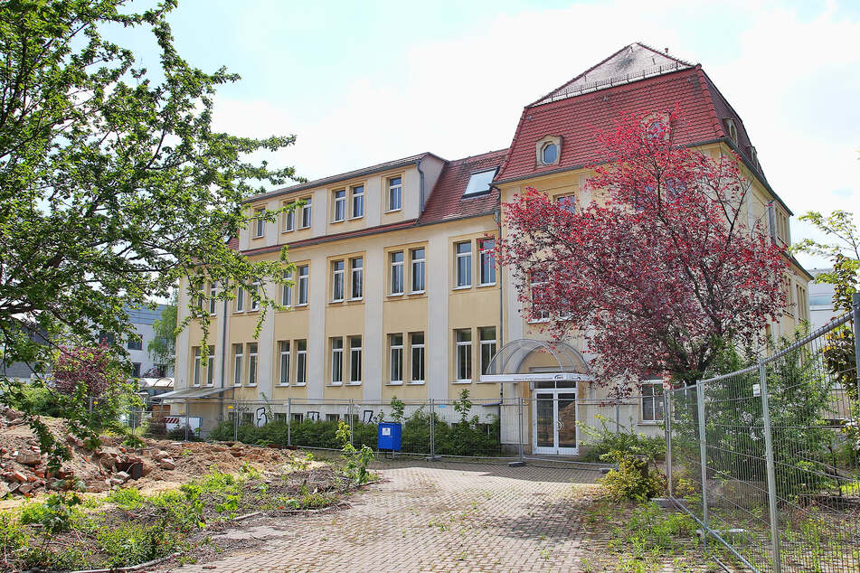 Obwohl das Haus an der Blasewitzer Straße nicht schrottreif aussieht, lässt die Statik nur einen Abriss zu.