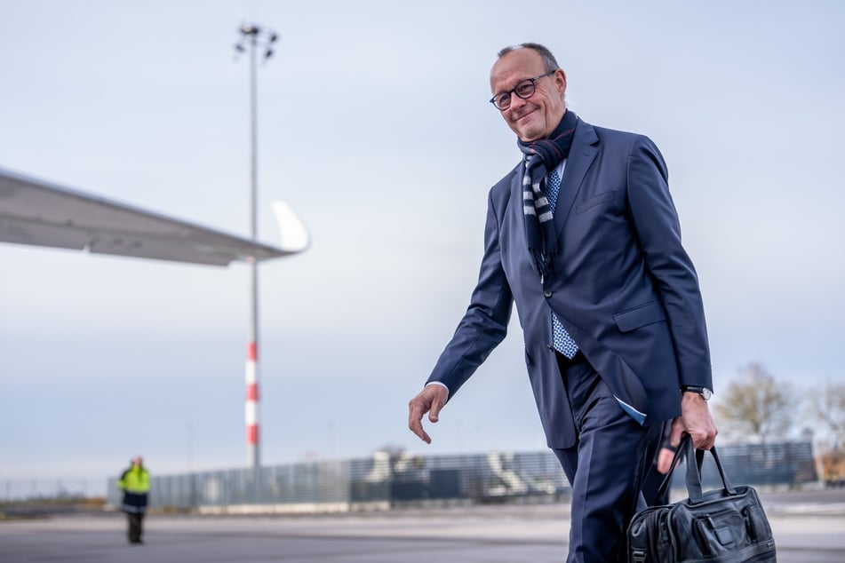 Friedrich Merz auf dem Weg in den Nahen Osten - wo er mittlerweile angekommen ist.
