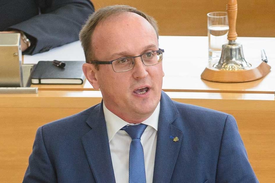 Die Stellflächen auf dem Johannisparkplatz sind bald Geschichte. SPD-Stadtrat Jörg Vieweg (47) begrüßt die Bebauung, weil dadurch die Attraktivität der Innenstadt erhöht wird.
