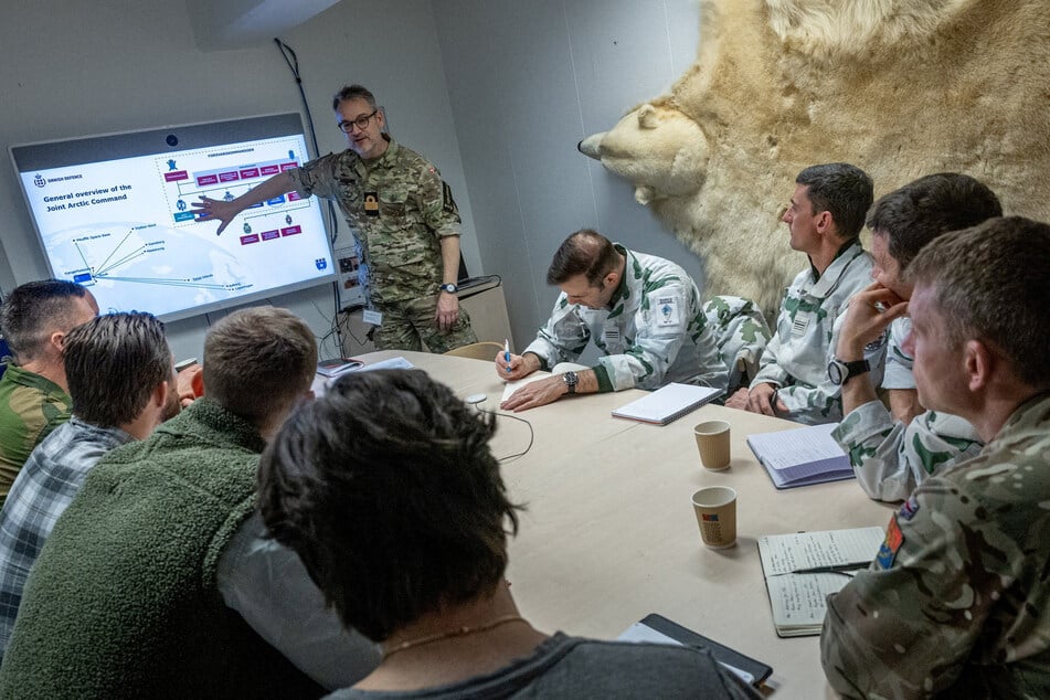 Russia issues clear warning to US and allies over militarization of Greenland