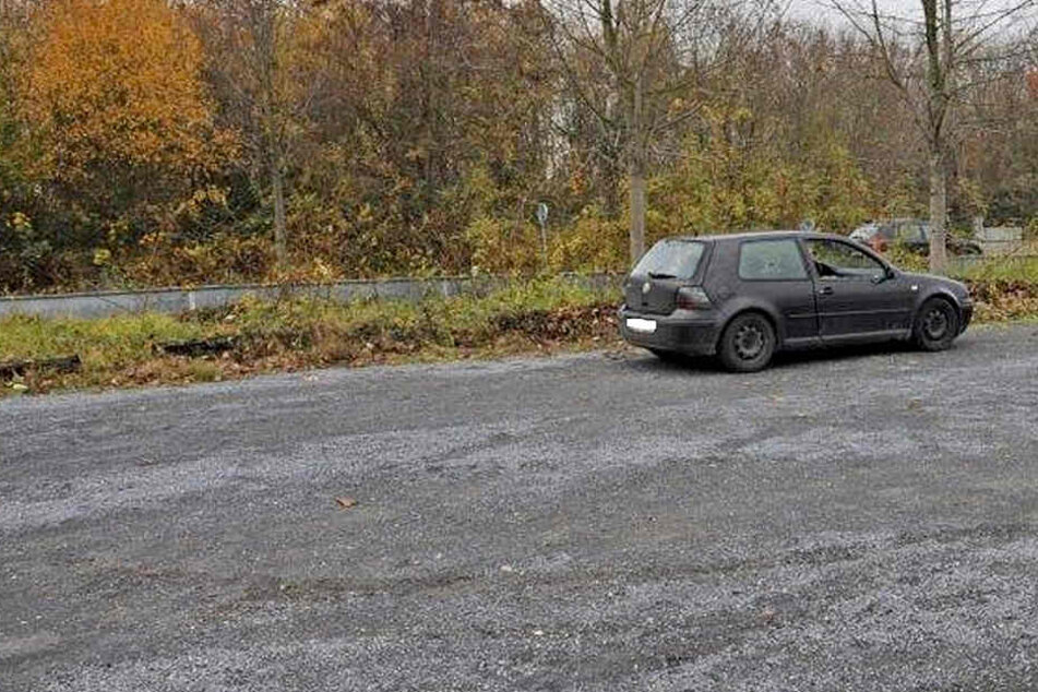 Der Verletzte saß in dem VW Golf, der auf dem Parkplatz "Peringsmaar" abgestellt war.