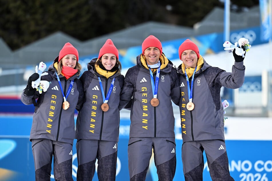 Zum Abschluss ihrer erfolgreichen Laufbahn gewann Preuß (l.) mit der Mixed-Staffel Bronze bei den Wettbewerben in Antholz.