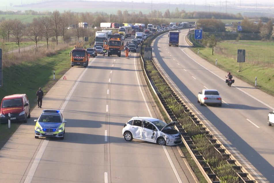 Im Stau hatten nicht alle Autofahrer eine Rettungsgasse gebildet, behinderten so die Einsatzkräfte.