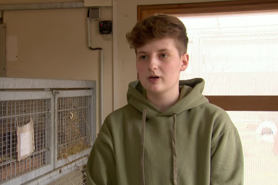 Der 21-jährige Alex ist einer der Auszubildenden im Tierheim Stendal. Er hatte bereits früh seine Leidenschaft für Tiere entdeckt. Diese will er nun zum Beruf machen.