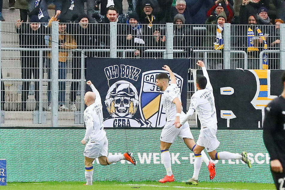 Jenas Maximilian Krauß (l.) erzielte nach dem 1:0-Siegtreffer in Babelsberg nun auch das 1:0 gegen den 1. FC Lokomotive Leipzig.