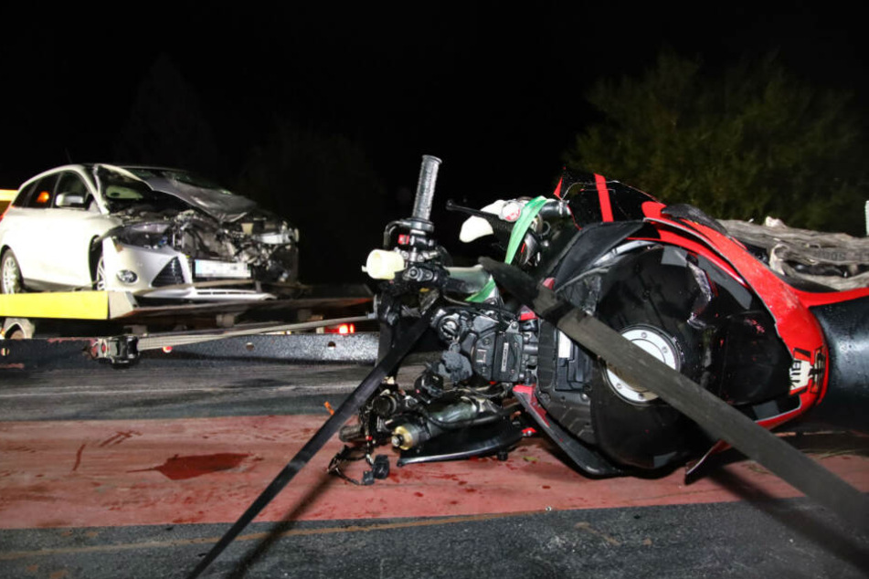 Der Autofahrer hatte den Biker beim Auffahren auf die Straße übersehen.