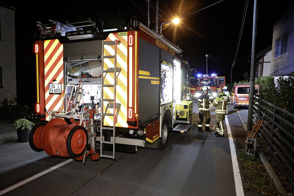 Ein Großaufgebot der Feuerwehr war in der Nacht auf Mittwoch wegen eines Küchenbrands in Cossebaude im Einsatz.