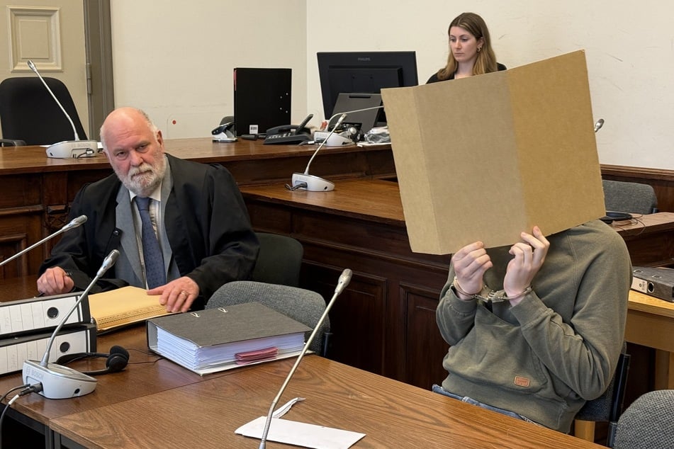 Der Prozess gegen den 19-Jährigen findet unter Ausschluss der Öffentlichkeit statt.
