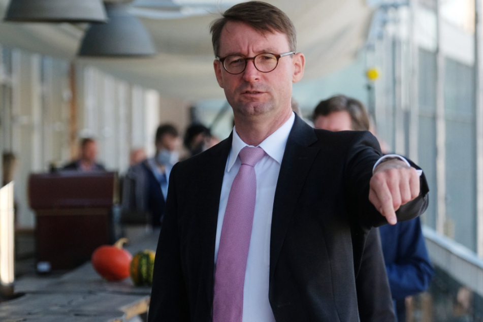 Sachsens Innenminister Roland Wöller (50, CDU) hatte die Speicherung der Daten als widerrechtlich bezeichnet.