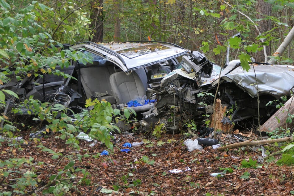 Verfolgungsjagd bei Leipzig endet mit heftigem Crash im Wald