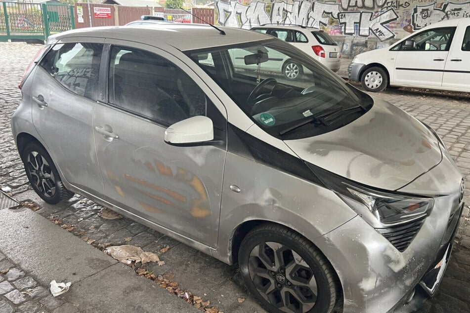 Der Lieferwagen ist damals ziemlich ramponiert wieder aufgetaucht. (Archivbild)
