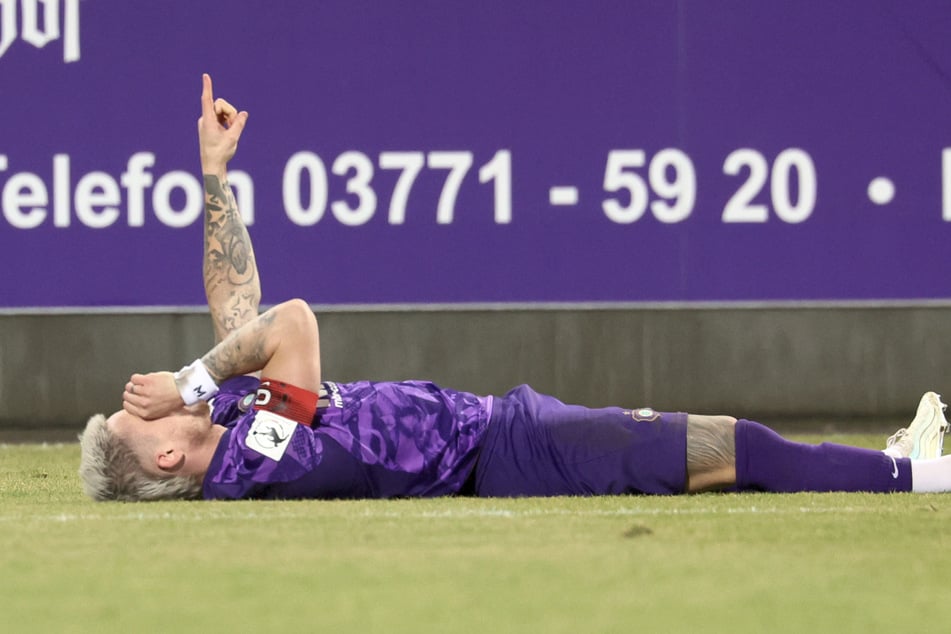 Aues Marvin Stefaniak (30) bejubelte seinen Treffer zum 1:1.