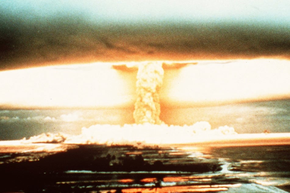 Das Archivbild zeigt einen sogenannten Atompilz, wie er nach der Explosion einer Atombombe entsteht - ein offener Krieg zwischen den USA und der Volksrepublik China könnte auch mit nuklearen Massenvernichtungswaffen ausgefochten werden.