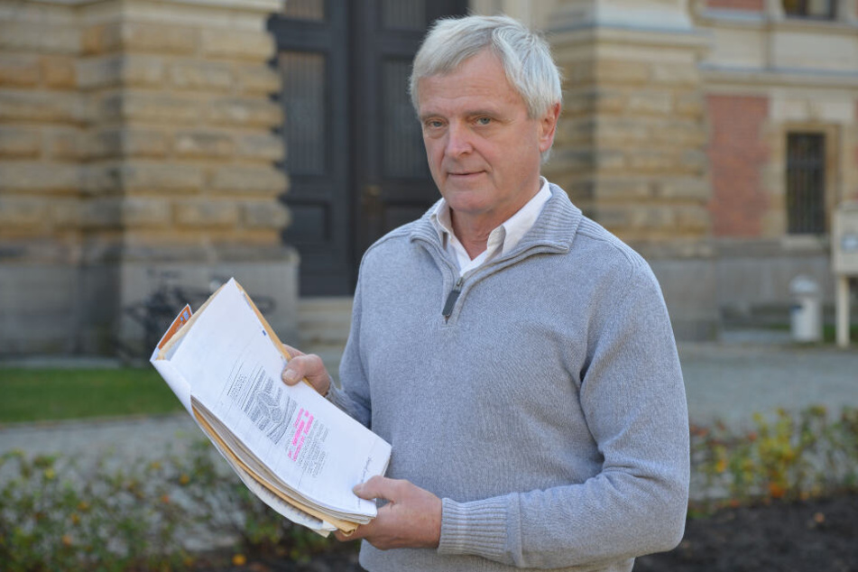 Matthias Henke (64) fühlt sich von einem Autohändler betrogen. Er will seine angezahlten 5000 Euro zurück.