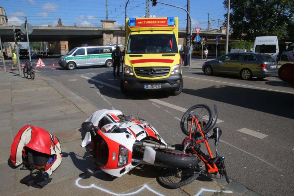 Auf der Schweriner Straße krachte es zwischen einem Motorrad- und einem Radfahrer.