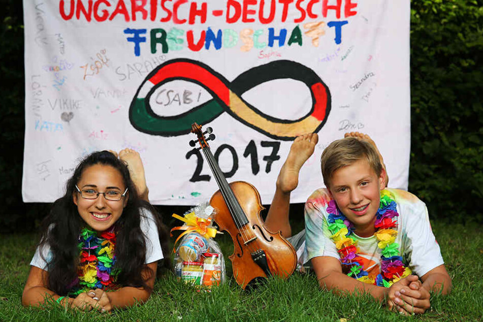 Friends forever: Florian (13) aus der Nähe von Radeberg und Viki (15) aus Ungarn haben sich im Bautzener Camp angefreundet