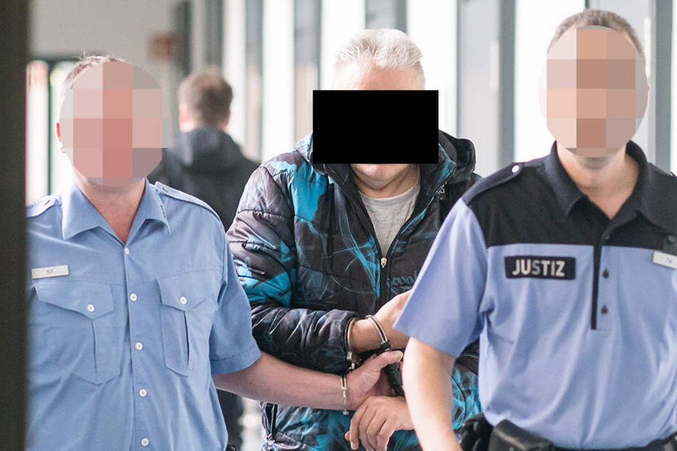 Nenad J. (60) wurde in Handschellen in den Gerichtssaal geführt.