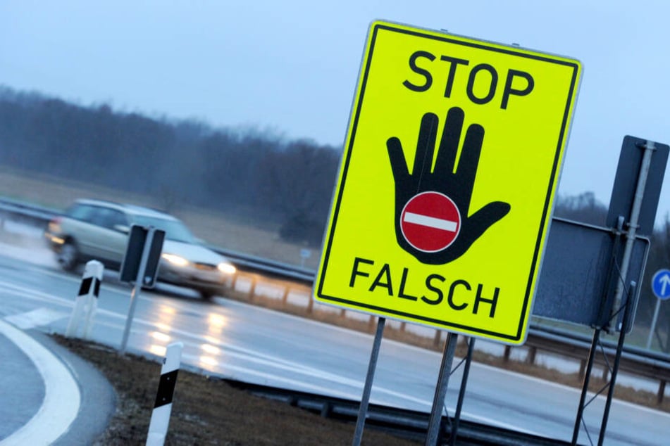 Der Falschfahrer hatte Abfahrt und Auffahrt auf die A93 verwechselt. (Symbolbild)