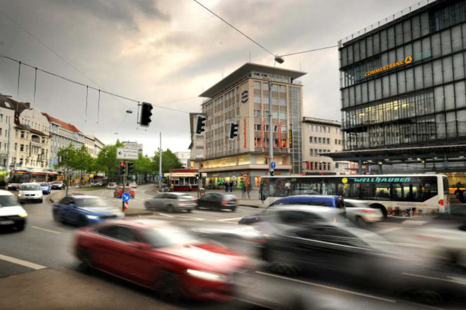 Der Jahnplatz wird einspurig.