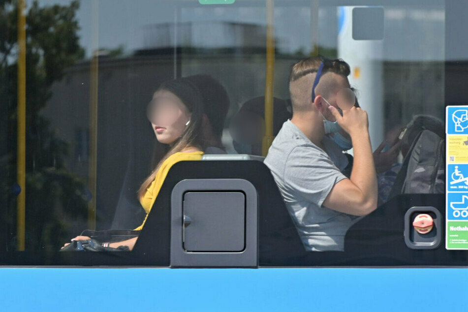 Masken-Muffel unterwegs: Fahrgäste ohne Mund-Nasen-Schutz sind in Chemnitzer Bussen und Bahnen immer häufiger zu sehen.