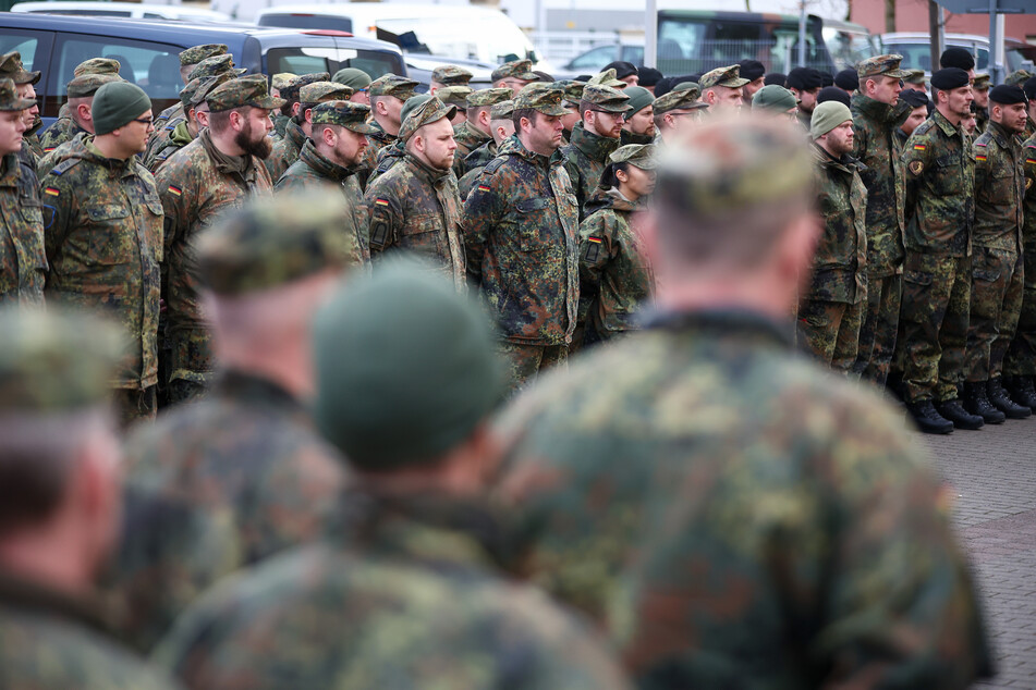Seit dem Krieg in der Ukraine wird in Deutschland wieder über die Einführung einer allgemeinen Wehrpflicht diskutiert. (Symbolbild)