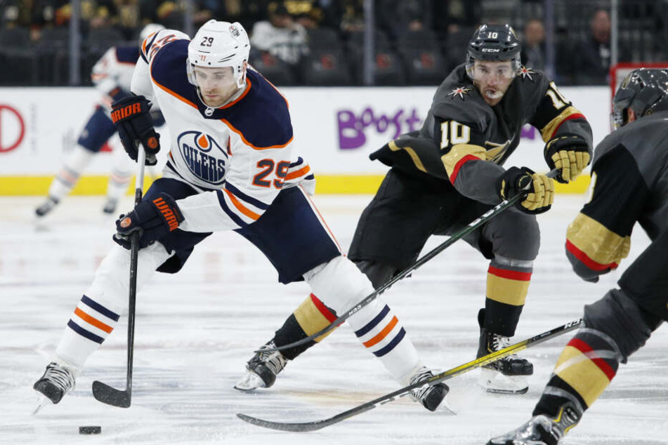 Leon Draisaitl (24) führt derzeit die Scorerwertung der NHL klar an.