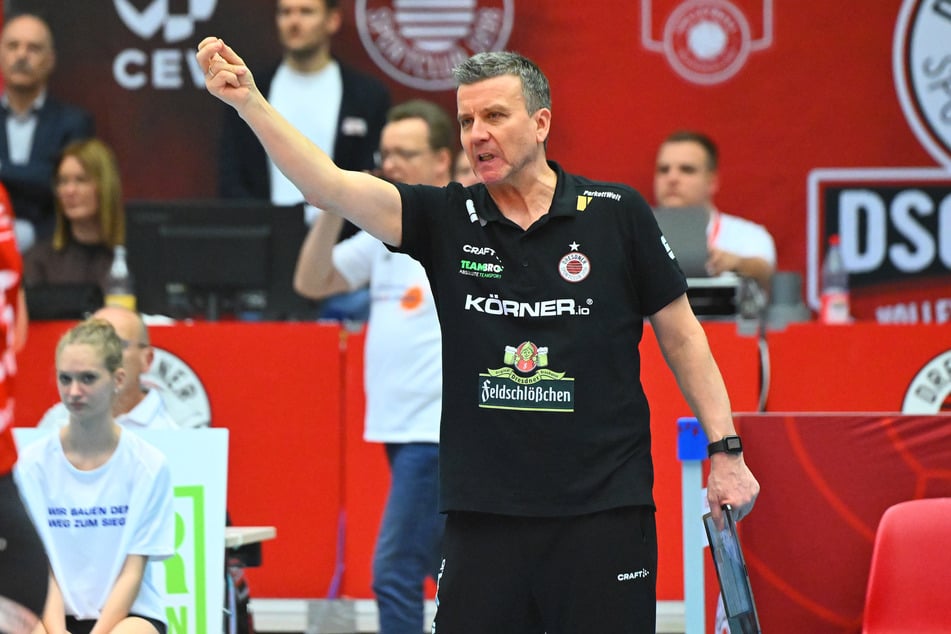 DSC-Coach Alex Waibl (58) analysierte nach dem Spiel beim VfB Suhl die Gründe für die 0:3-Pleite.