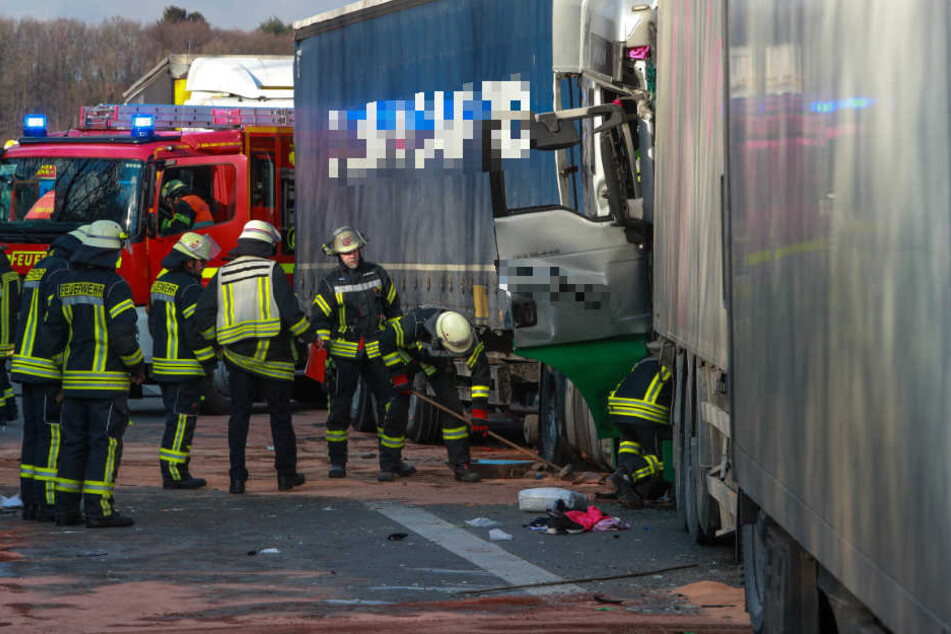Die Feuerwehr war mit zahlreichen Männern vor Ort.