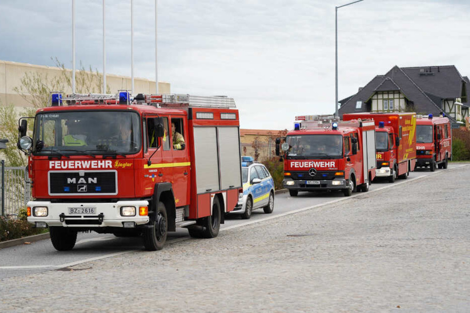 Diverse Fahrzeuge waren im Einsatz.