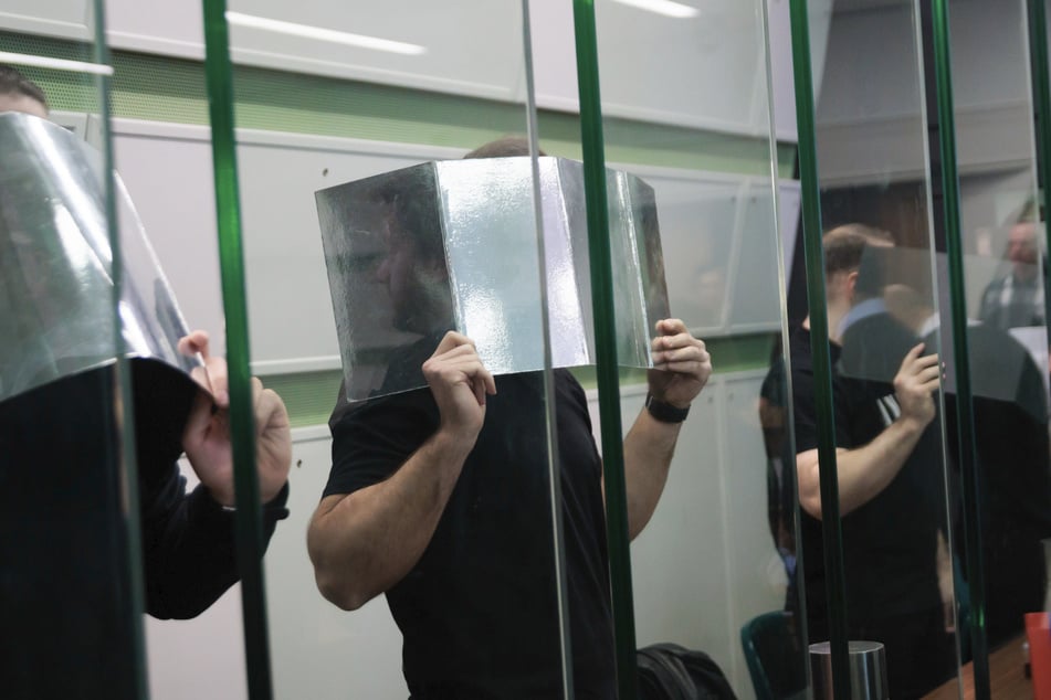 Der Prozess begann mit einem Geständnis.