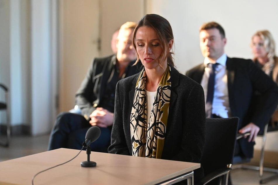 Entgegen Kilians Vorschlag sagt Jenny doch aus.