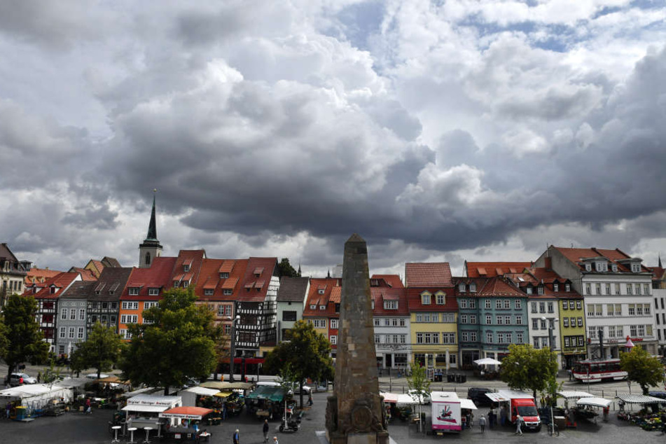 Beim Thema "Zufriedenheit" ziehen dunkle Wolken auf: Viele Thüringer fühlen sich als Ostdeutsche benachteiligt.