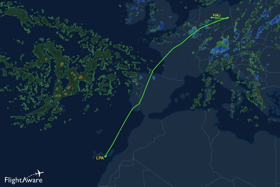 Die Flugroute zeigt eindeutig, dass die Maschine erst im Anflug auf den BER war, bevor sie mit einer Schleife nach Hannover weiterflog.