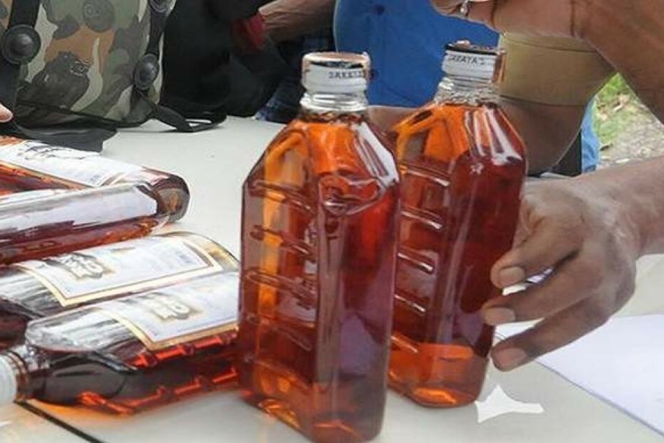 Hunderte Liter des gepanschten Schnaps wurden beschlagnahmt.