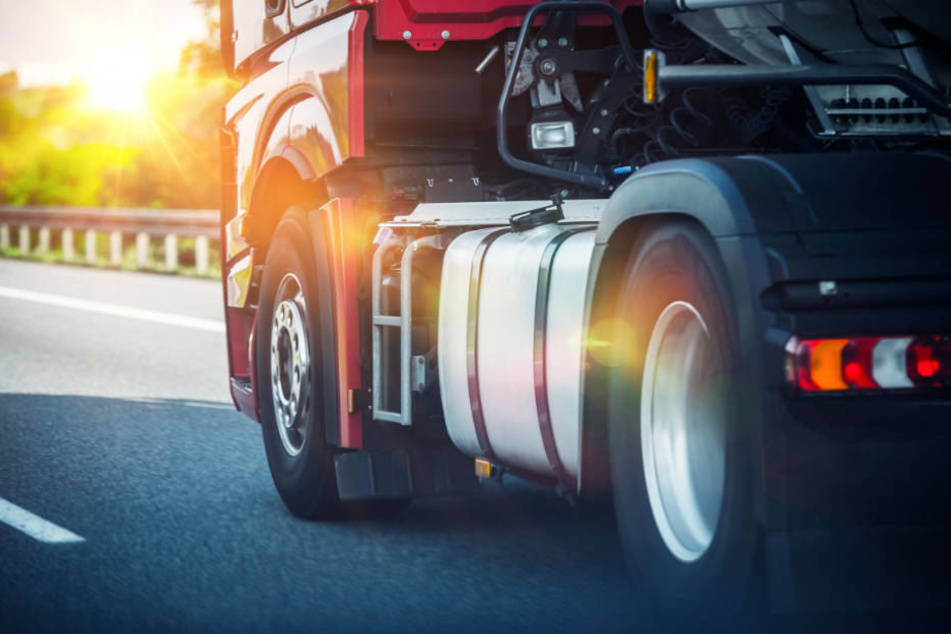 Der Fahrer war mit einem gefälschten Führerschein unterwegs. Seine Fahrerlaubnis hatte er bereits wegen Trunkenheit am Steuer verloren (Symbolbild).