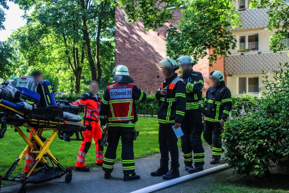 Der lebensgefährlich Verletzte wurde in ein Krankenhaus gebracht.