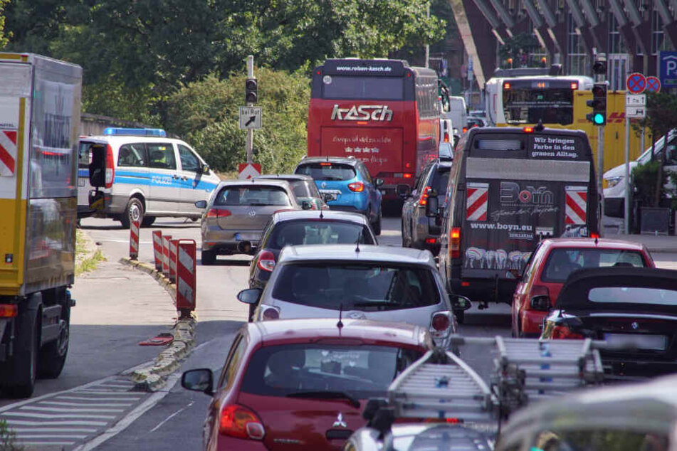Der Verkehr staute sich am Mittwoch massiv in der Stadt.