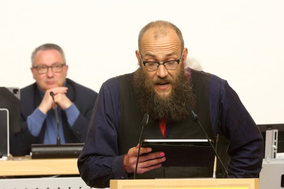 Max Aschenbach (40, Die PARTEI) von der PVP-Fraktion.